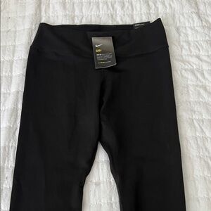 Nike Black Active Leggings Large Mid Rise Crop length